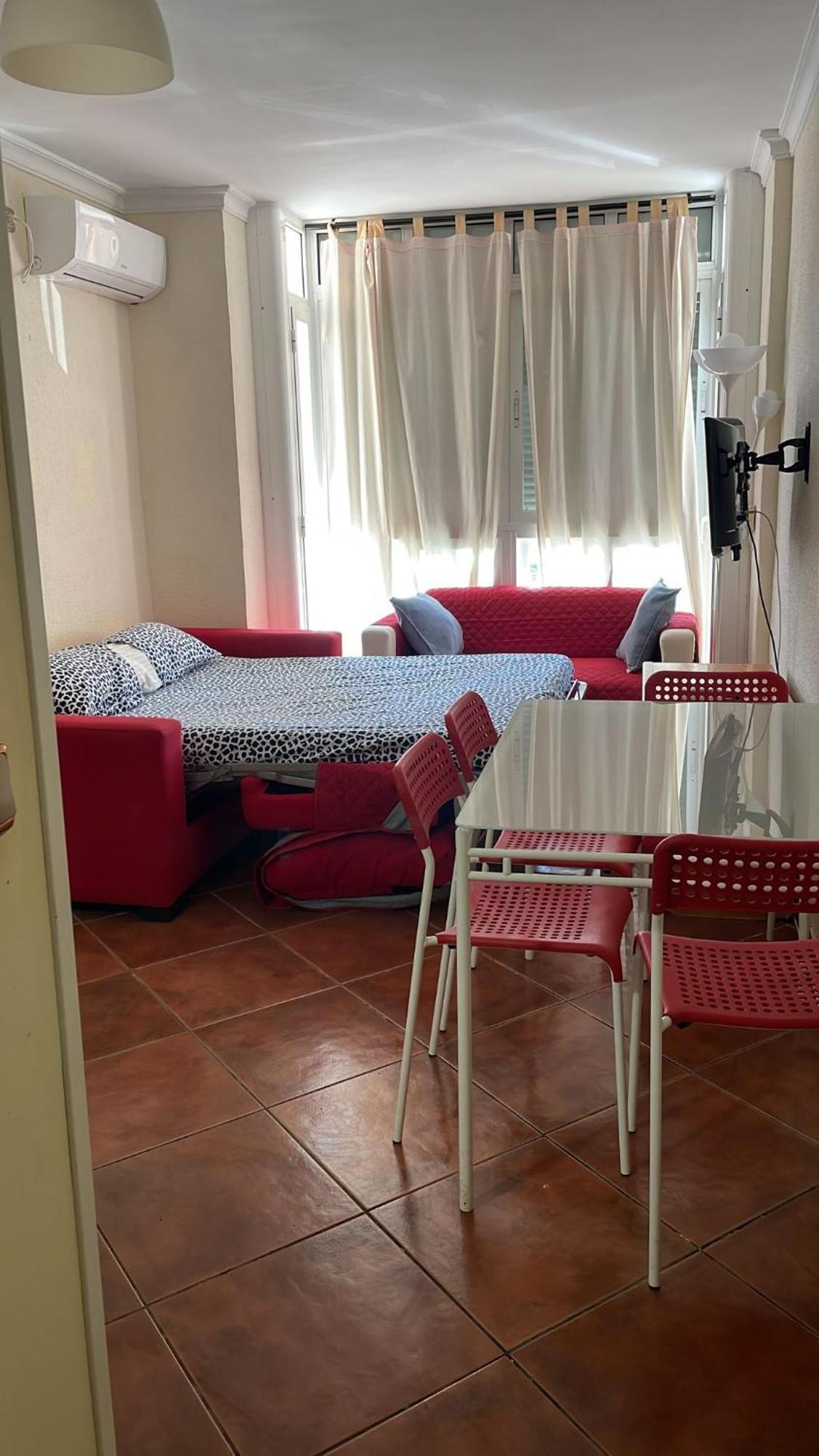 Apartamentos Vialia Sol Y Playa Malaga Bagian luar foto